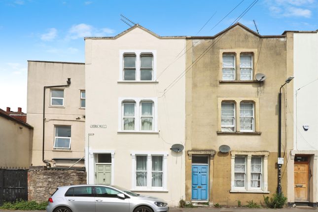1 bedroom ground floor flat for sale