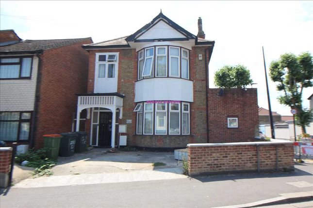 6 bed end terrace house