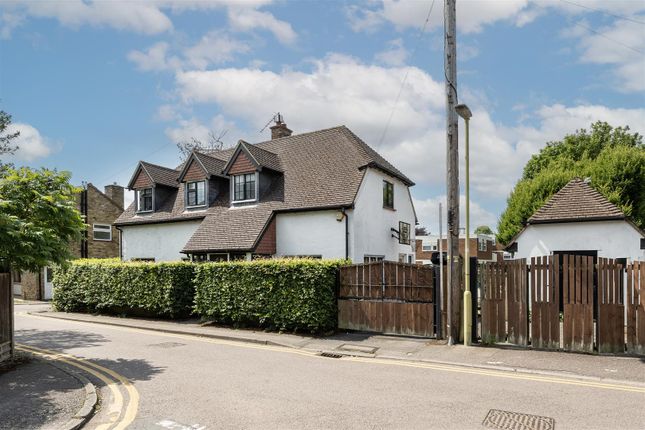 Breadcroft Lane, Harpenden 4 bed detached house for sale