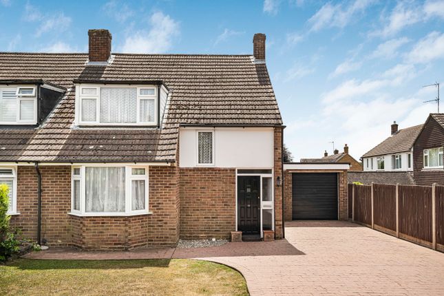 Foxley Grove, Welwyn, Hertfordshire, AL6 3 bed semi