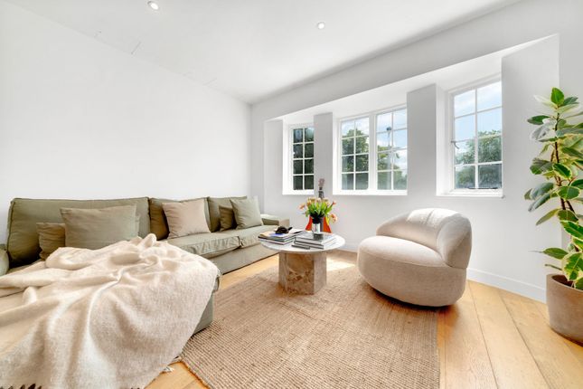 Wandsworth Road, London SW8 2 bed apartment for sale