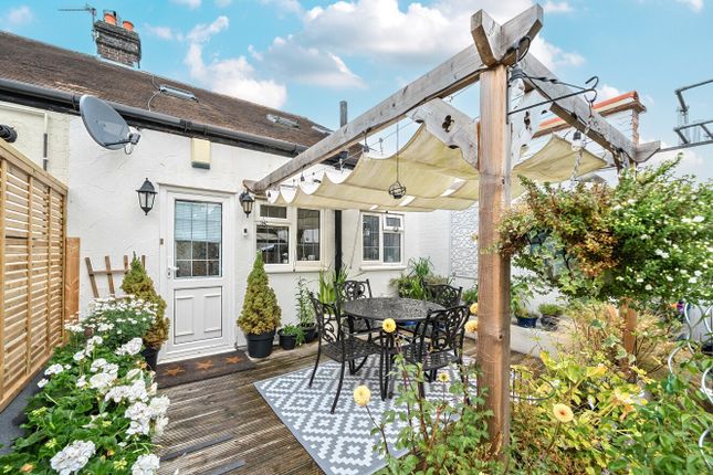 High Street, West Wickham, Kent, BR4 3 bed maisonette for sale