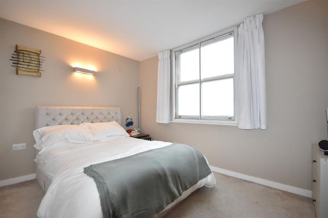 Western House, London Road, Brentford 2 bed flat for sale