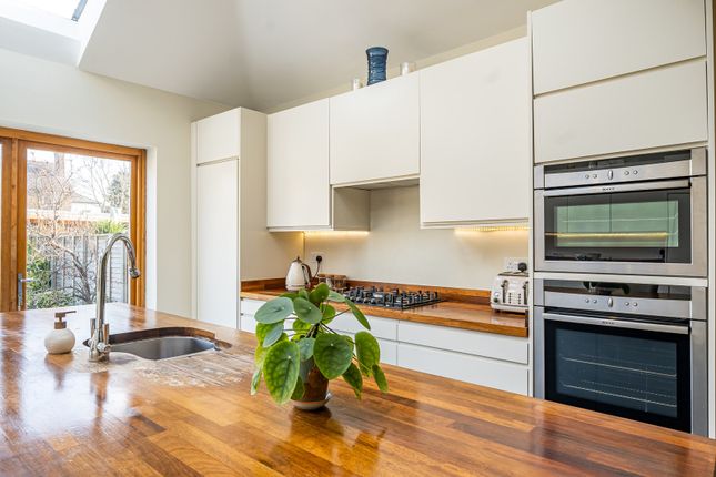 5 bedroom semi-detached house for sale