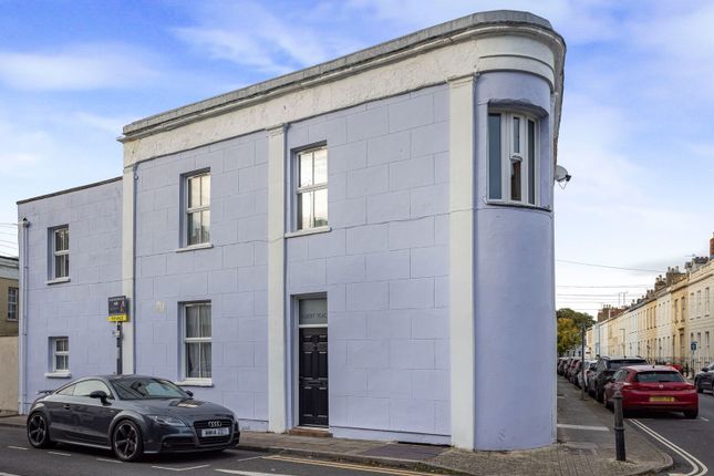 Albert Place, Cheltenham GL52 2 bed end of terrace house for sale