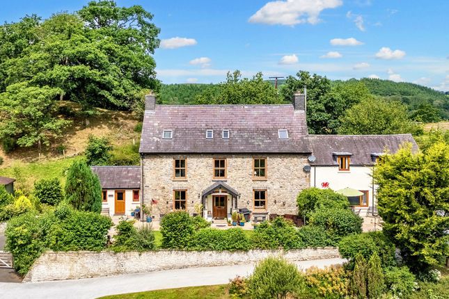 Llandovery, Llandovery SA20 7 bed property with land for sale