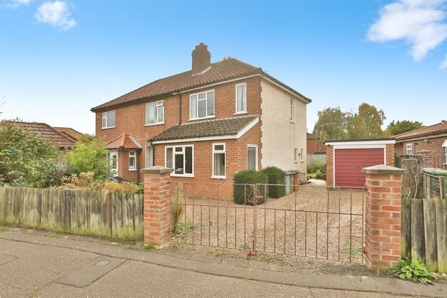 3 bedroom semi-detached house for sale