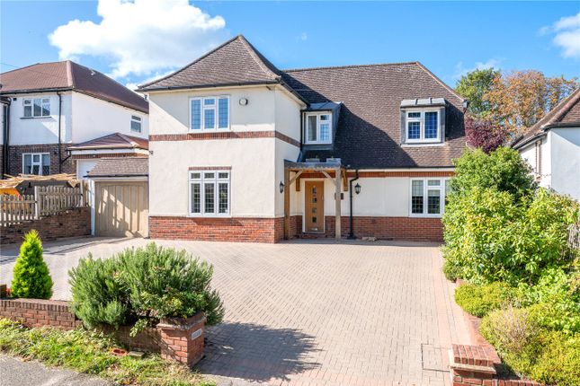 Green Curve, Banstead, Surrey, SM7 4 bed detached house for sale