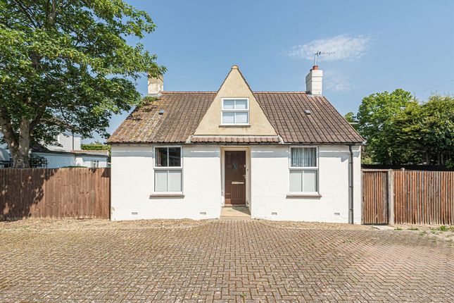2 bed detached house