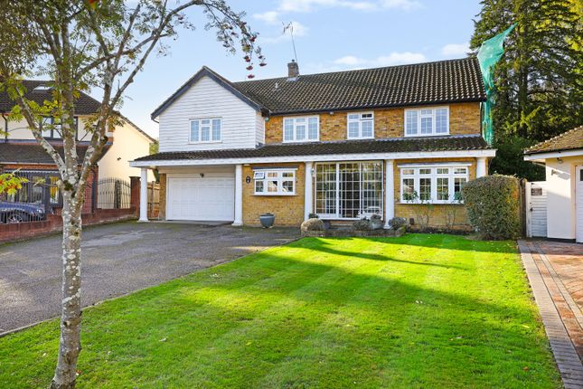 Ripley View, Essex IG10 4 bed detached house for sale