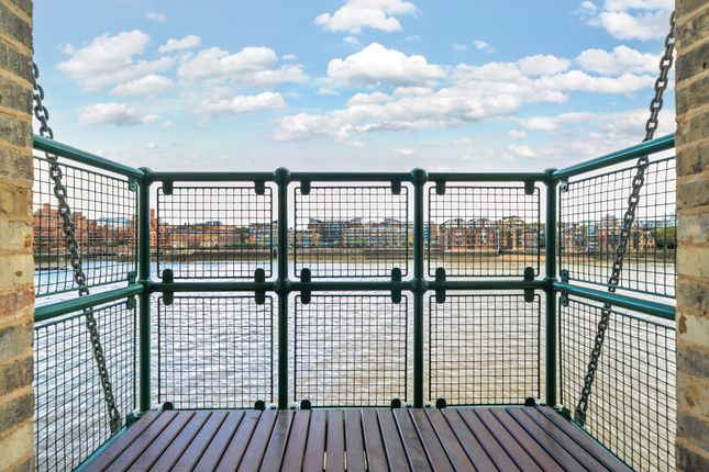 Rotherhithe Street, London, SE16 3 bed flat for sale