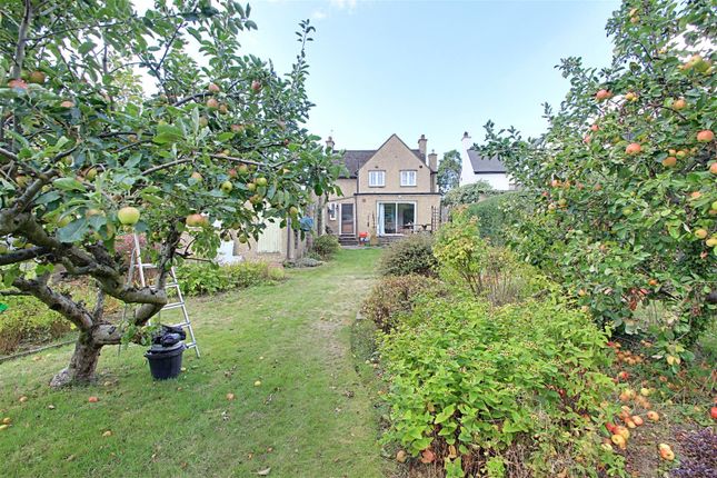 Watford Road, Kings Langley 3 bed detached house for sale