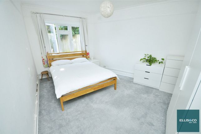 Dollis Court, Crescent Road... 2 bed apartment for sale