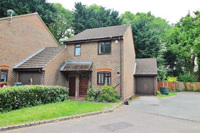 Cottesloe Close, Woking GU24 3 bed link detached house for sale