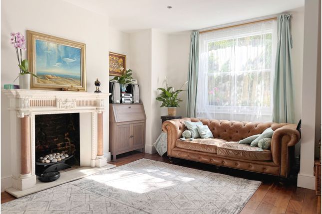 2 bedroom ground floor flat for sale