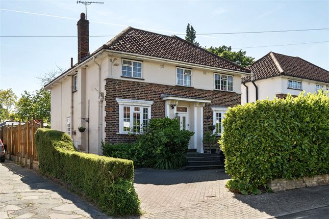 4 bed detached house