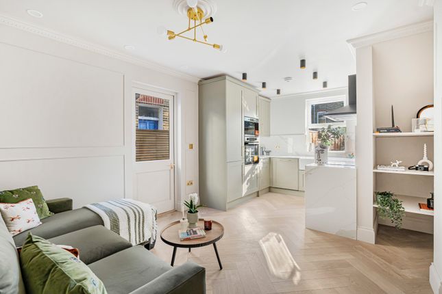 Loubet Street, London, SW17 2 bed apartment for sale