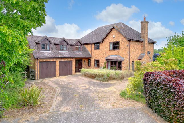 5 bed detached house