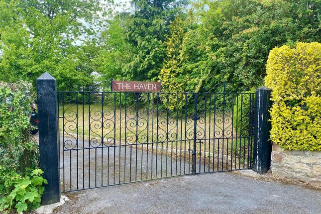 Lower Hague, High Peak SK22 2 bed detached bungalow for sale