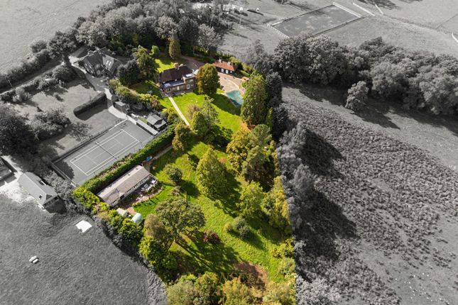 East Street, Crawley RH10 5 bed detached house for sale