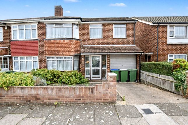 Foresters Crescent, Bexleyheath, DA7 3 bed semi