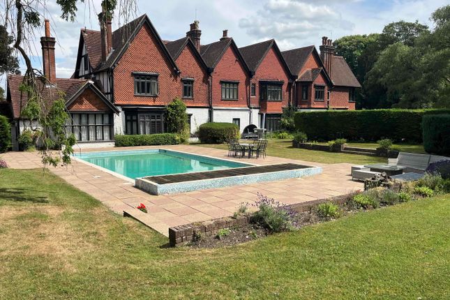 Park Road, Tring, Hertfordshire, HP23 7 bed detached house for sale