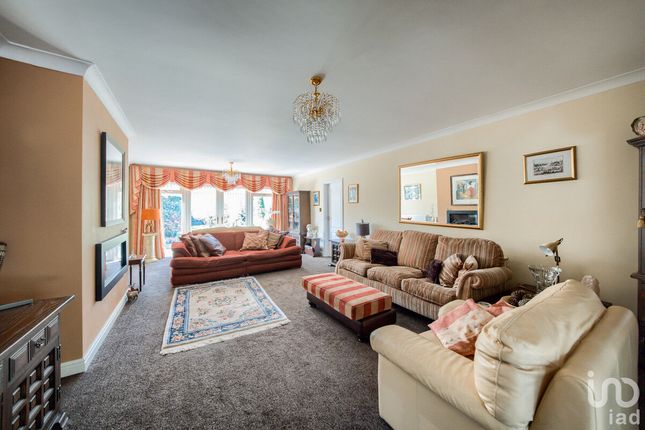 4 bed detached house
