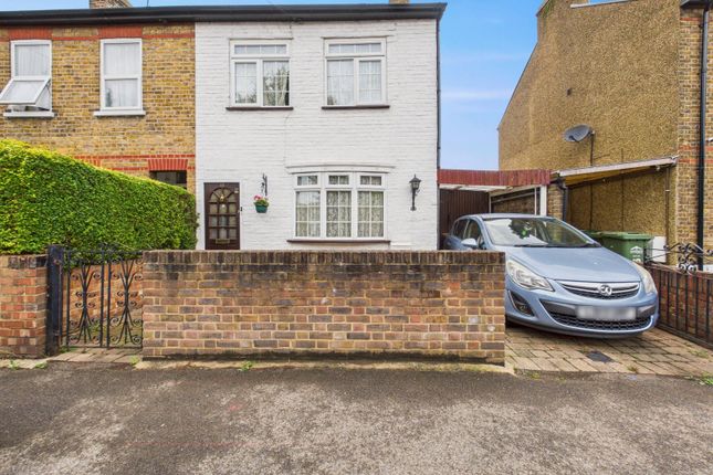Chattern Hill, Ashford, Surrey, TW15 3 bed semi