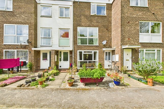2 bedroom ground floor maisonette for sale