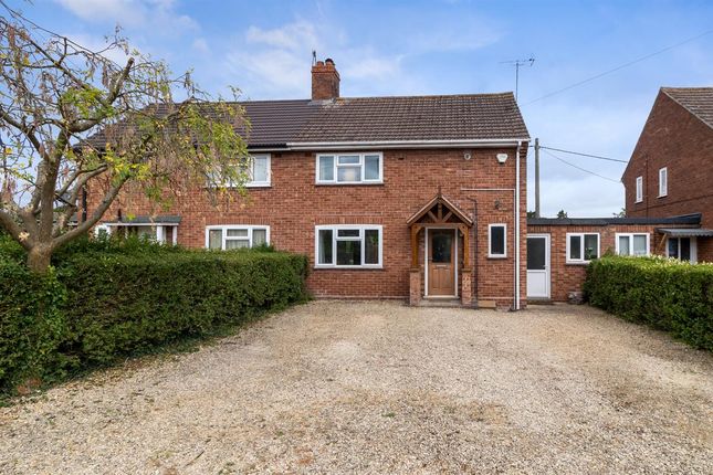 6 Queens Mead, Upton Upon Severn... 2 bed semi