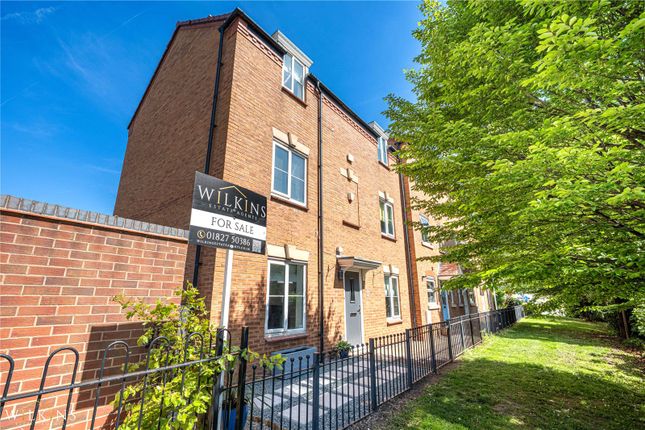 4 bedroom end of terrace house for sale