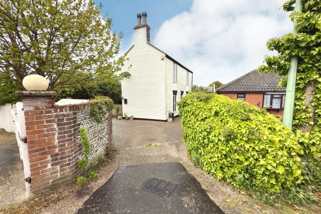Mill Lane, Corton, Lowestoft, Suffolk 3 bed detached house for sale
