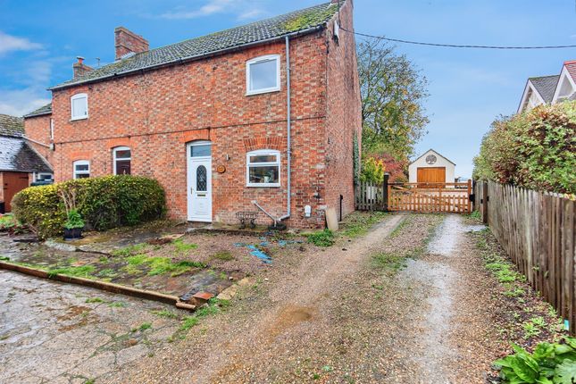 2 bedroom semi-detached house for sale