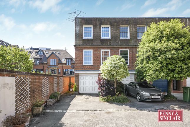 Queen Close, RG9 1BP 3 bed end of terrace house for sale