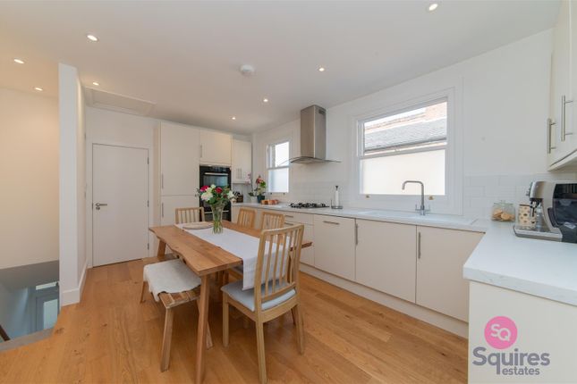Ravenshurst Avenue, Hendon, London 2 bed flat for sale