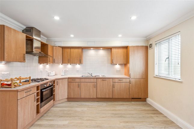 Balham High Road, London, SW17 2 bed apartment for sale