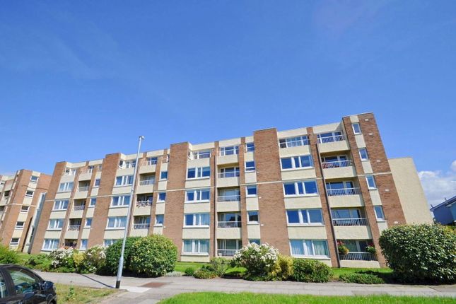 2 bedroom ground floor flat for sale