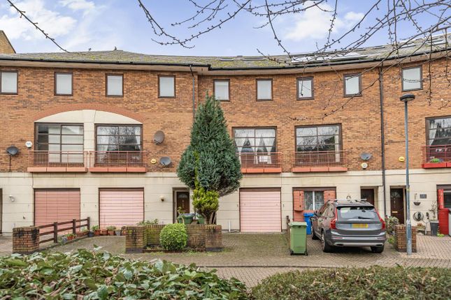 Plover way, Surrey Quays, London, SE16 5 bed terraced house for sale