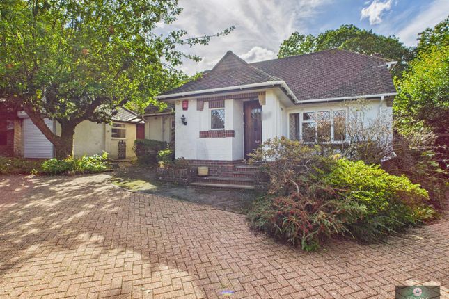 Mount Close, Pound Hill RH10 3 bed detached bungalow for sale