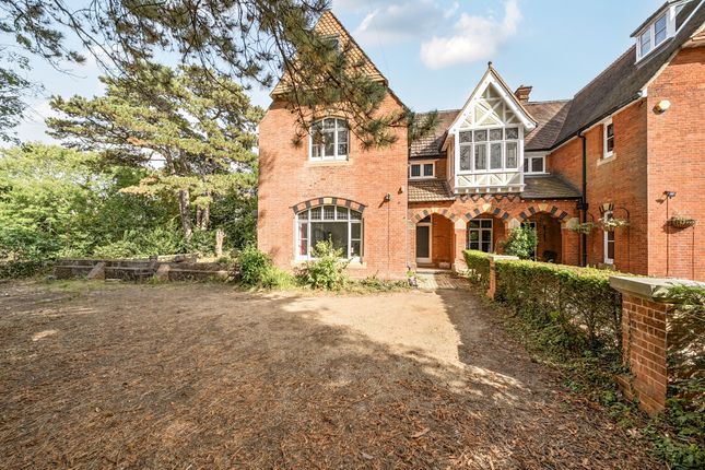 6 bedroom semi-detached house for sale