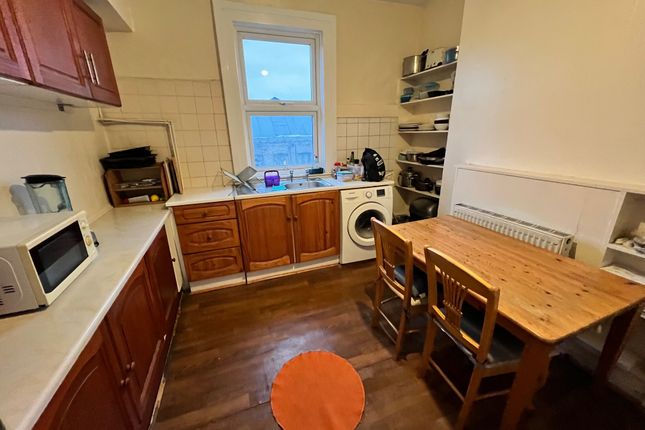 4 bed flat