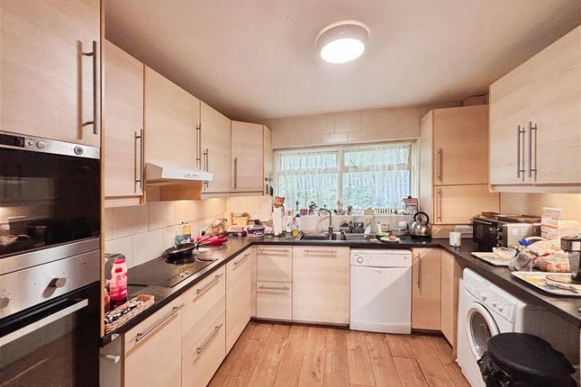 Oak Bank, New Addington, Croydon, Surrey 3 bed terraced house for sale