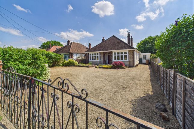 London Road, Thame OX9 3 bed bungalow for sale