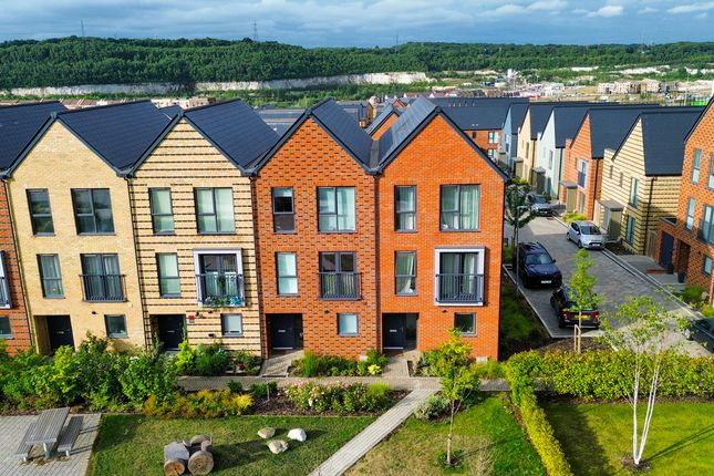 4 bedroom end of terrace house for sale