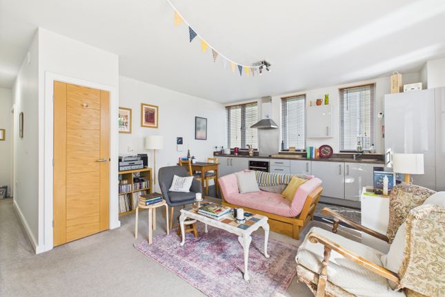 1 bedroom ground floor flat for sale