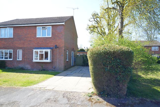 Vicarage Close, Aylesbury HP22 2 bed semi