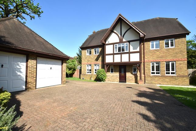 Cedar Close, Iver, Buckinghamshire, SL0 5 bed detached house for sale