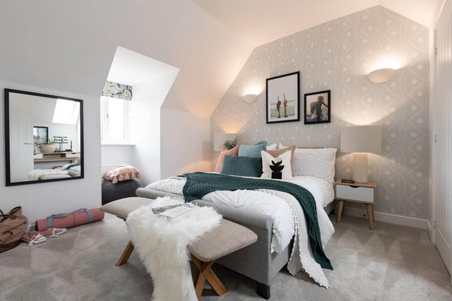 5 bed detached house