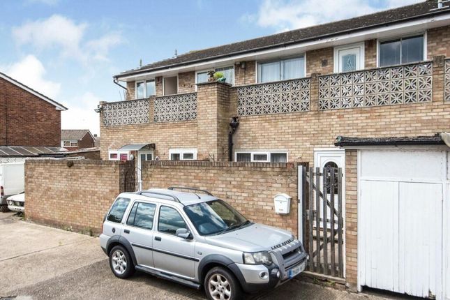 Stourton Avenue, Feltham, TW13 2 bed maisonette for sale