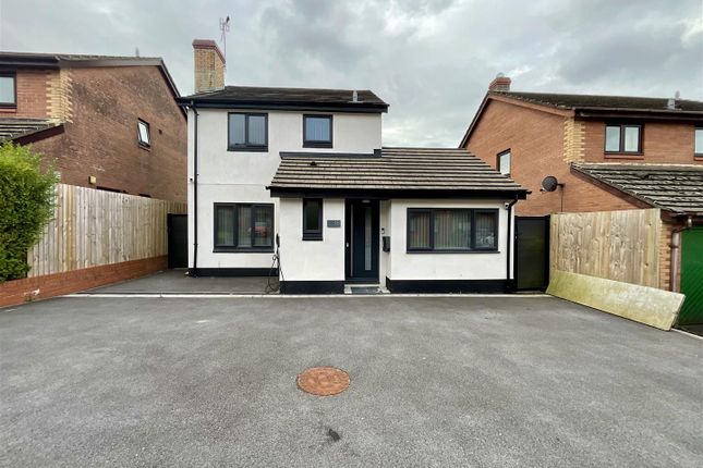 Llys Cilsaig, Dafen, Llanelli 3 bed detached house for sale